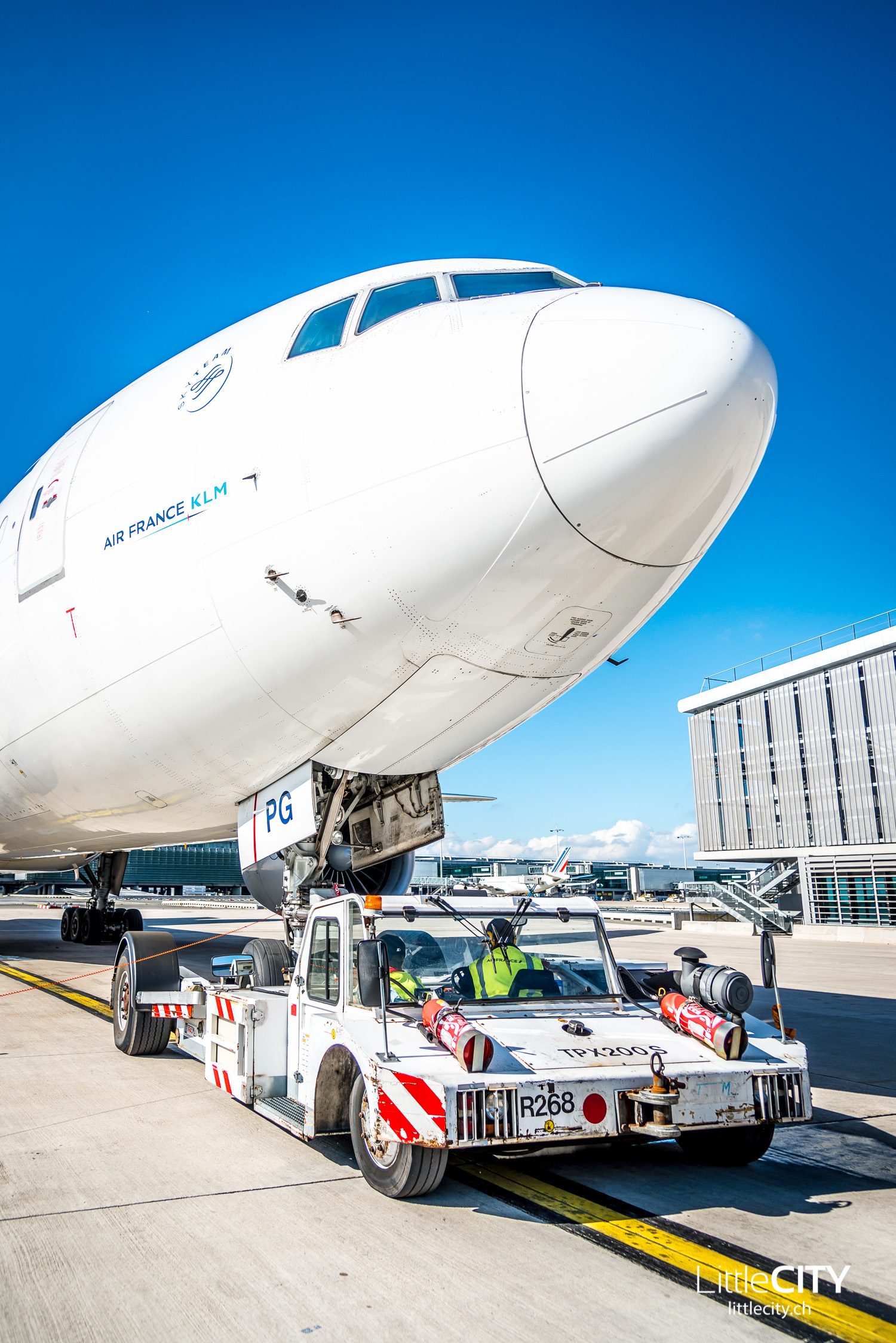 Air France KLM Boeing 777 Pushback - Behind the Scenes at CDG Paris
