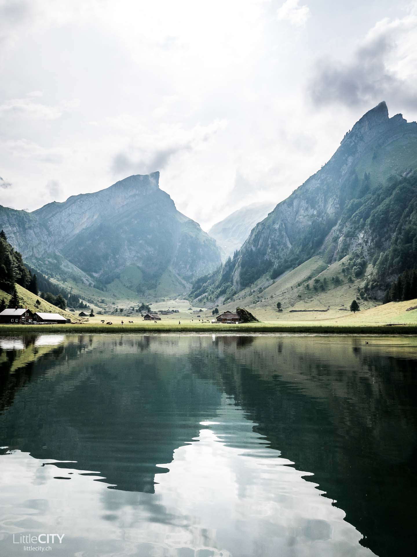 Seealpsee Appenzell Alpstein