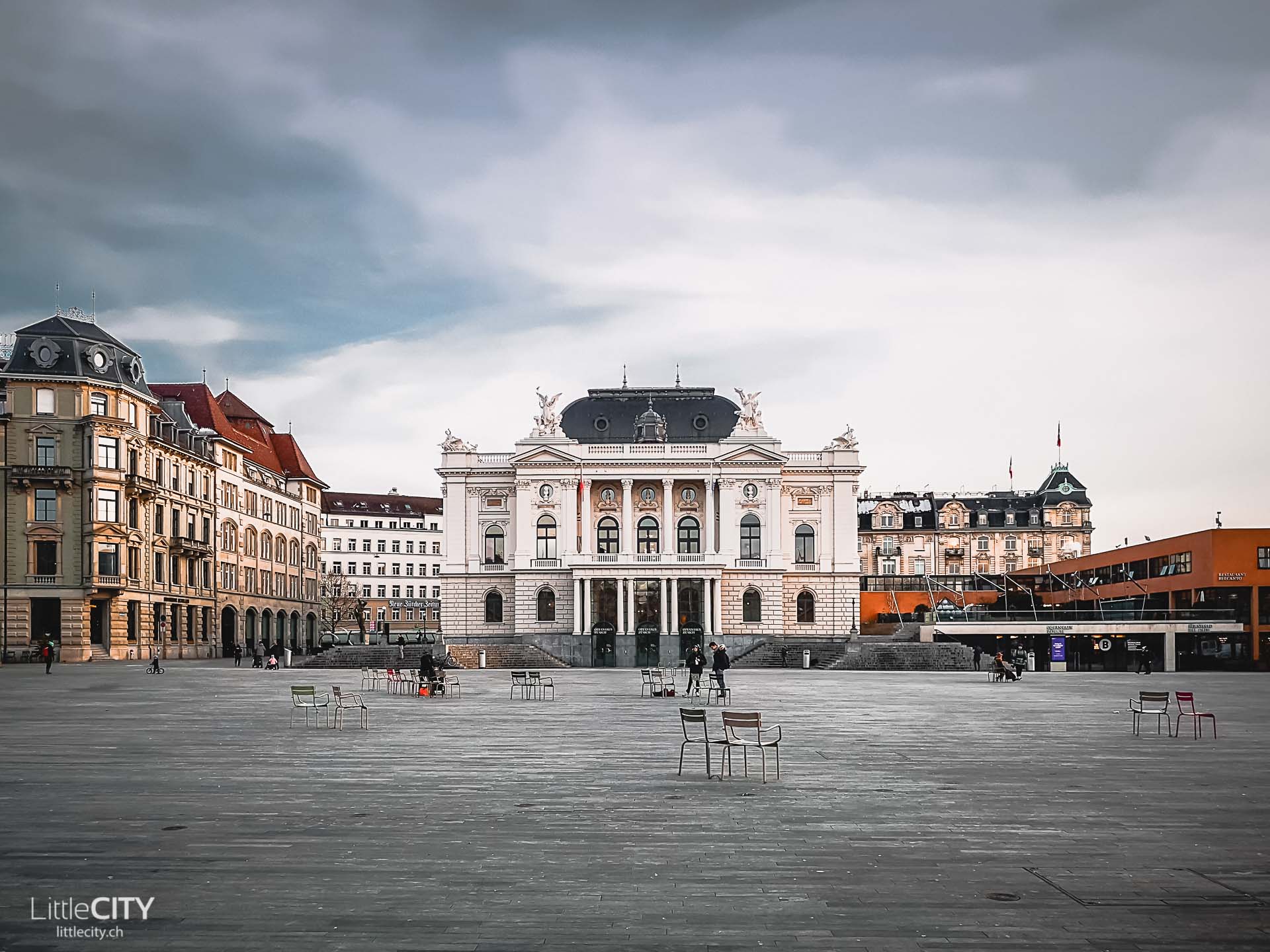 Zürich Sehenswürdigkeiten Sechseleuten Platz und Opernhaus